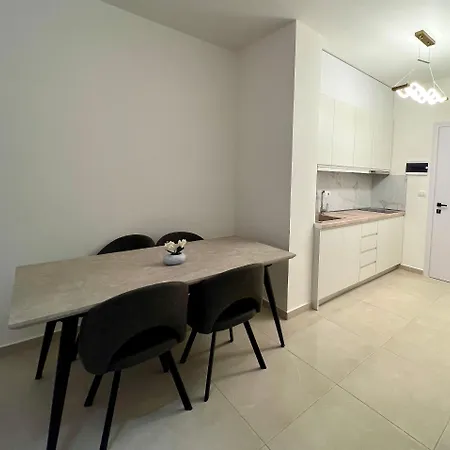 Isufi Modern Σαράντα