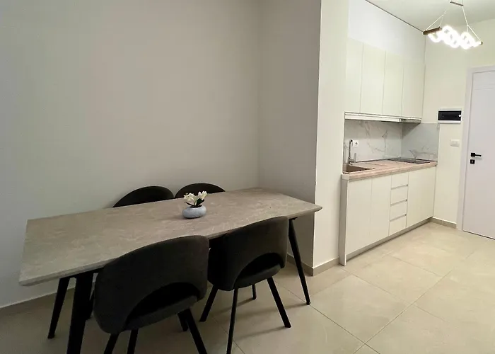 Isufi Modern סרנדה